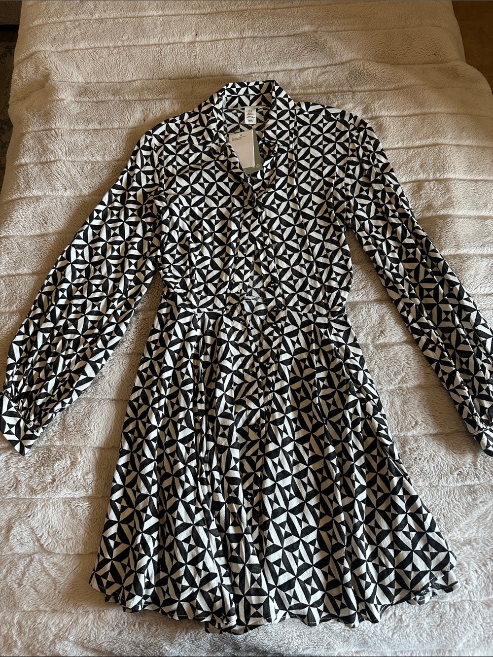 H&M Black and White Geometric Long-Sleeve Dress